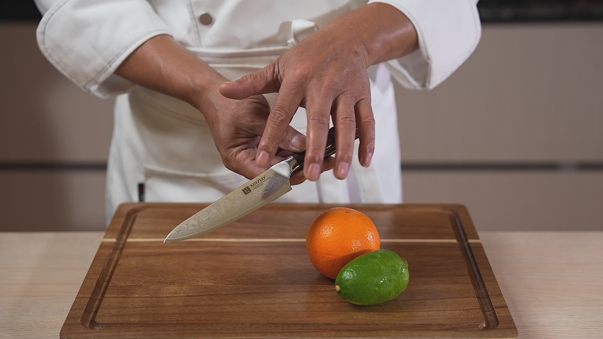 Video laden: Video wie das Messer schneidet