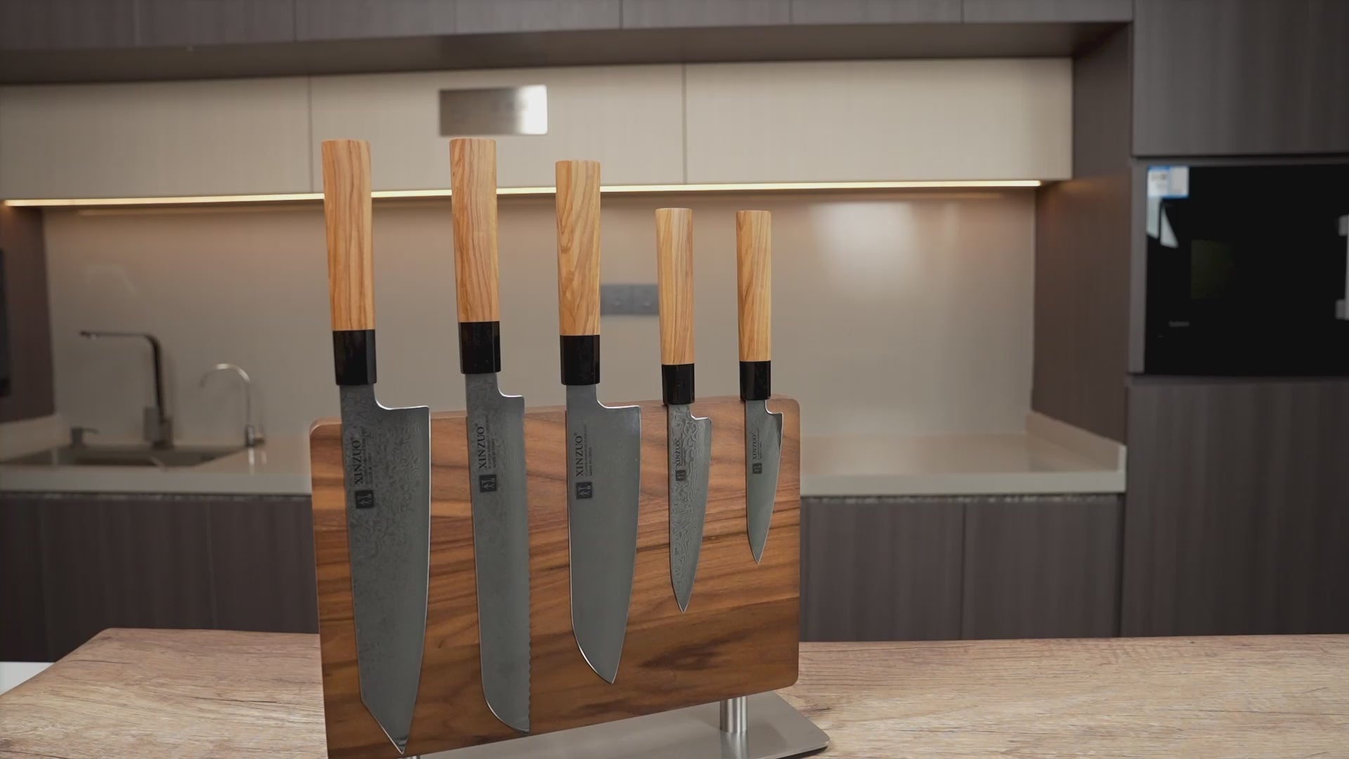 Video laden: Video wie das Messer schneidet