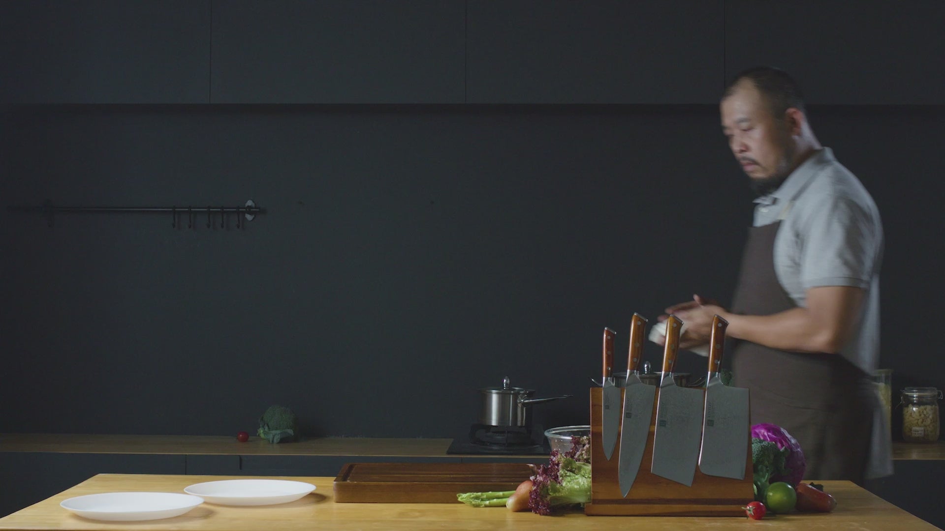 Video laden: Video wie das Messer schneidet